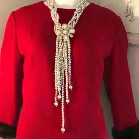 Fox’s new Faux Pearl Statement Necklace - Picture 4 of 16